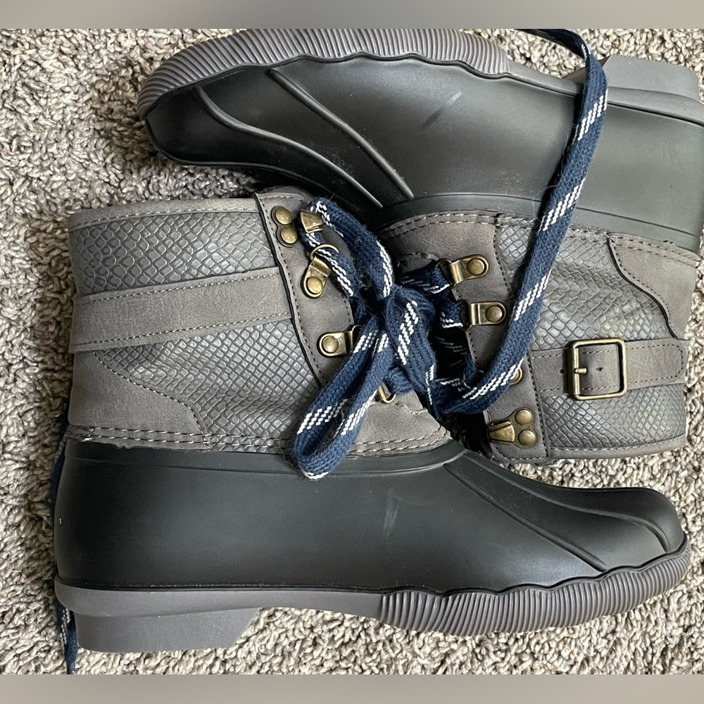 Maurices RainBoot Women’s 7M w/side‎ Buckle lace up front Jade Gray duck boot